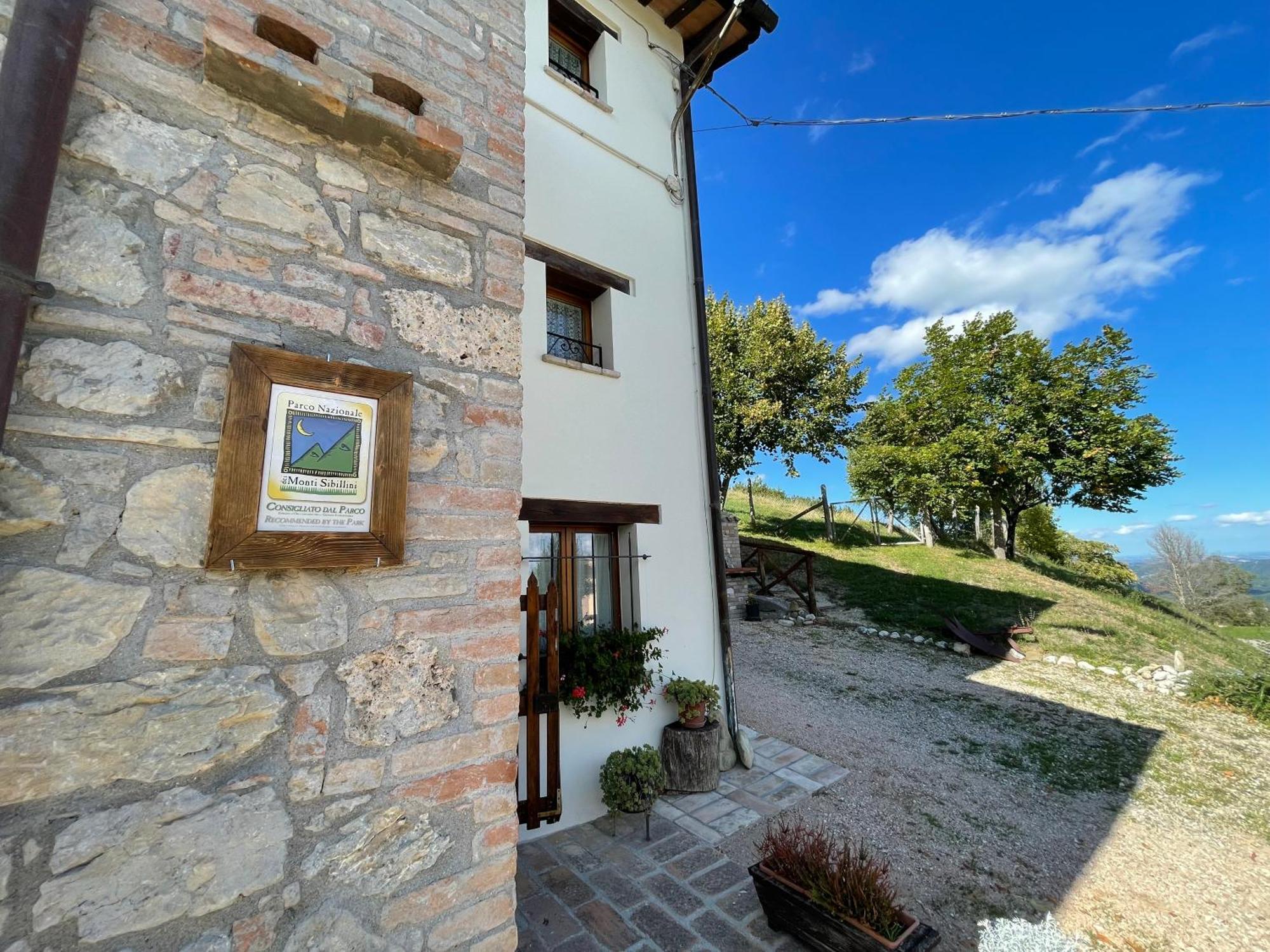 Agriturismo Le Castellare モンテモーナコ エクステリア 写真