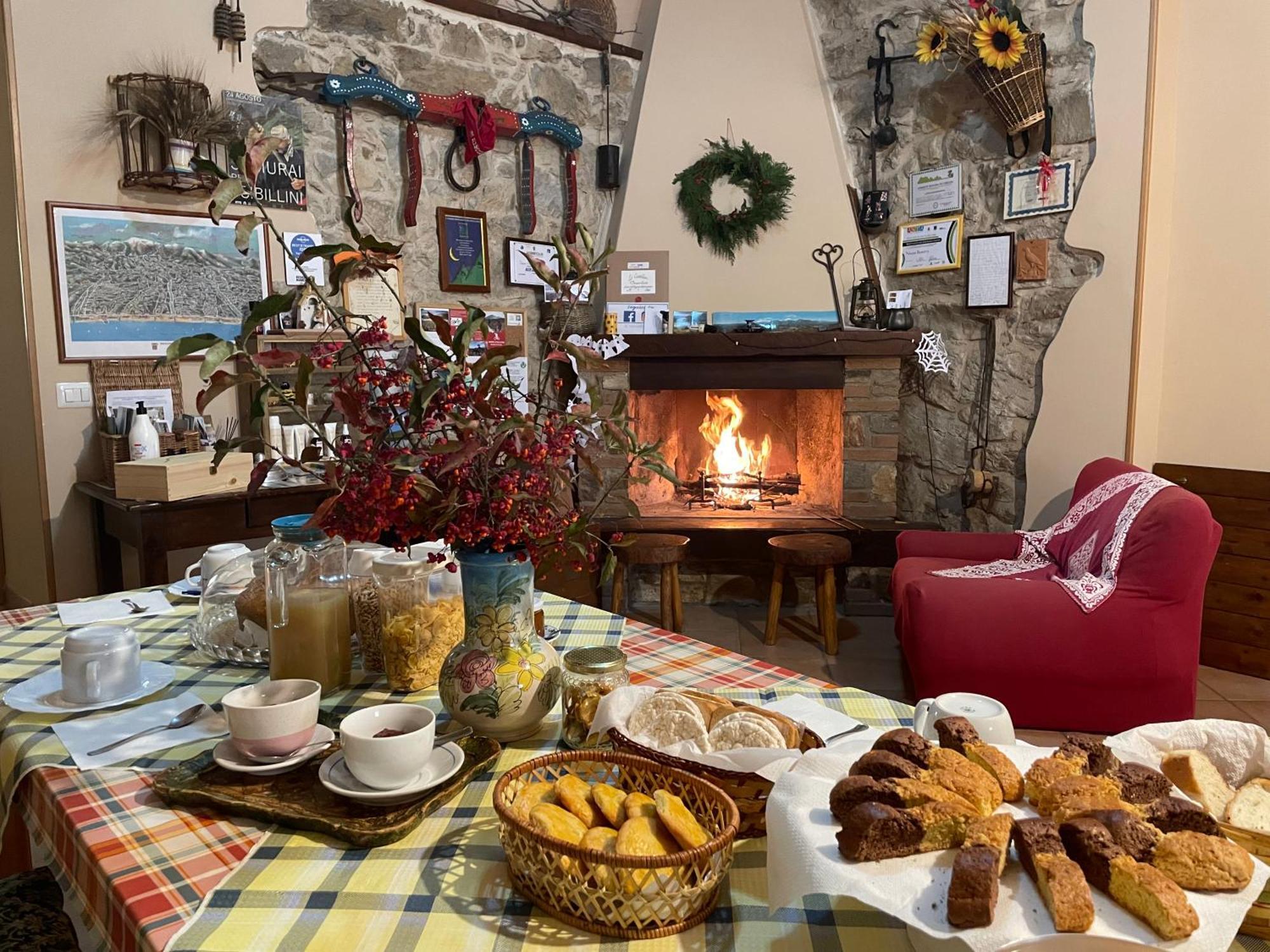 Agriturismo Le Castellare モンテモーナコ エクステリア 写真