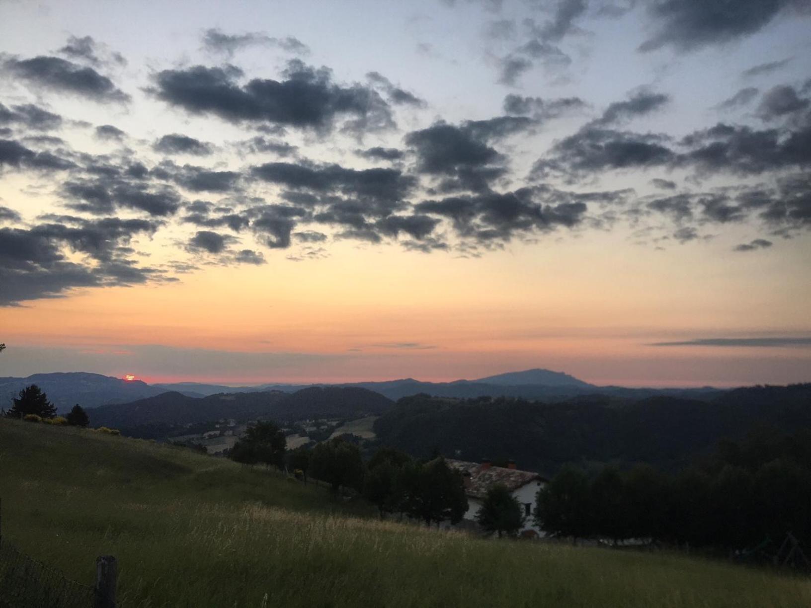 Agriturismo Le Castellare モンテモーナコ エクステリア 写真